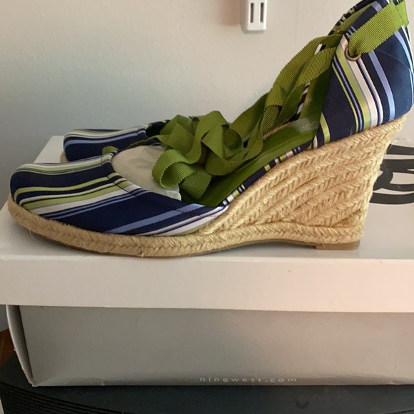 Nine west size 9 1/2 never worn strip espadrilles - Picture 2 of 6
